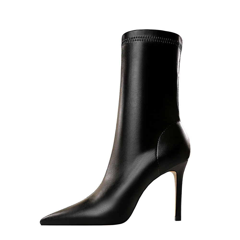 Sleek Noir Pointed-Toe Heeled Boots