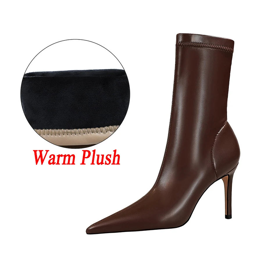 Sleek Noir Pointed-Toe Heeled Boots