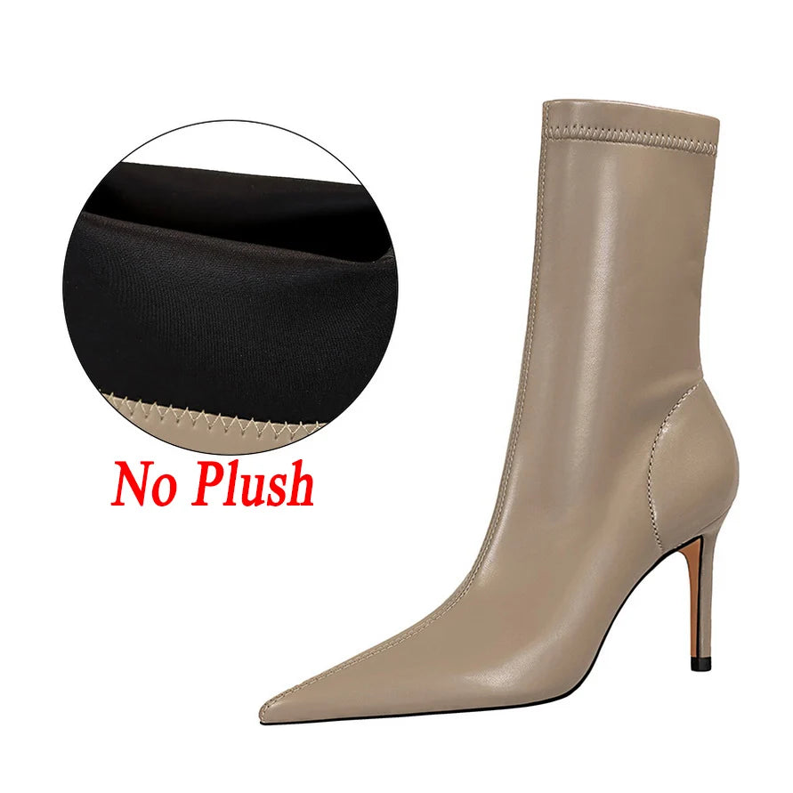 Sleek Noir Pointed-Toe Heeled Boots