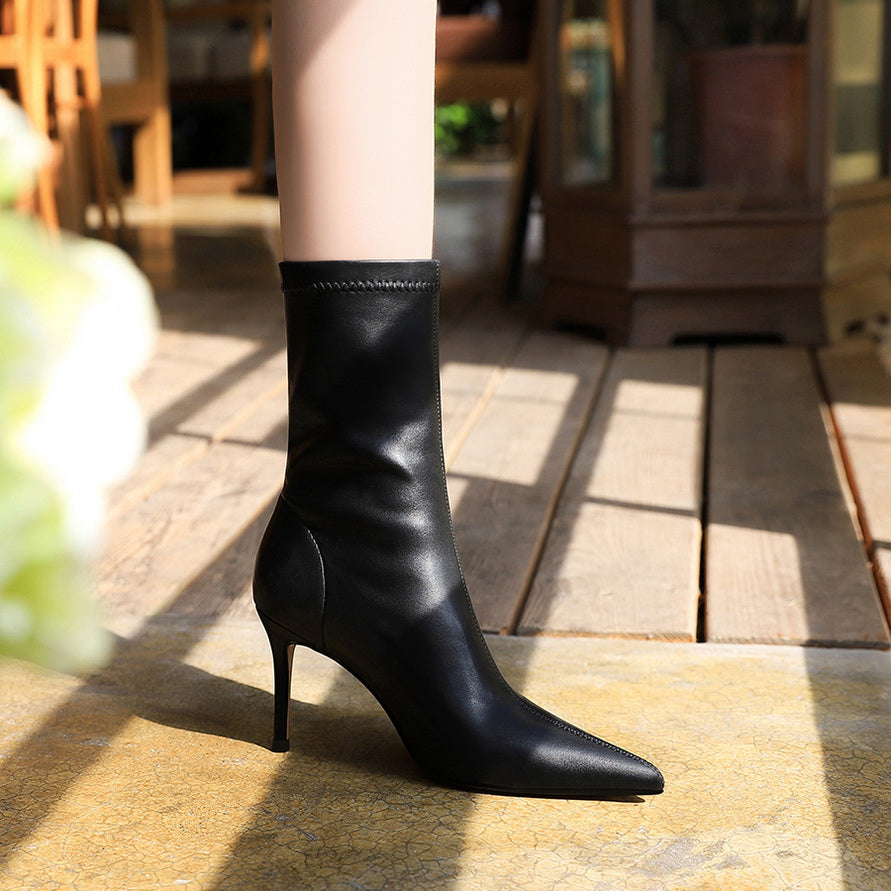 Sleek Noir Pointed-Toe Heeled Boots