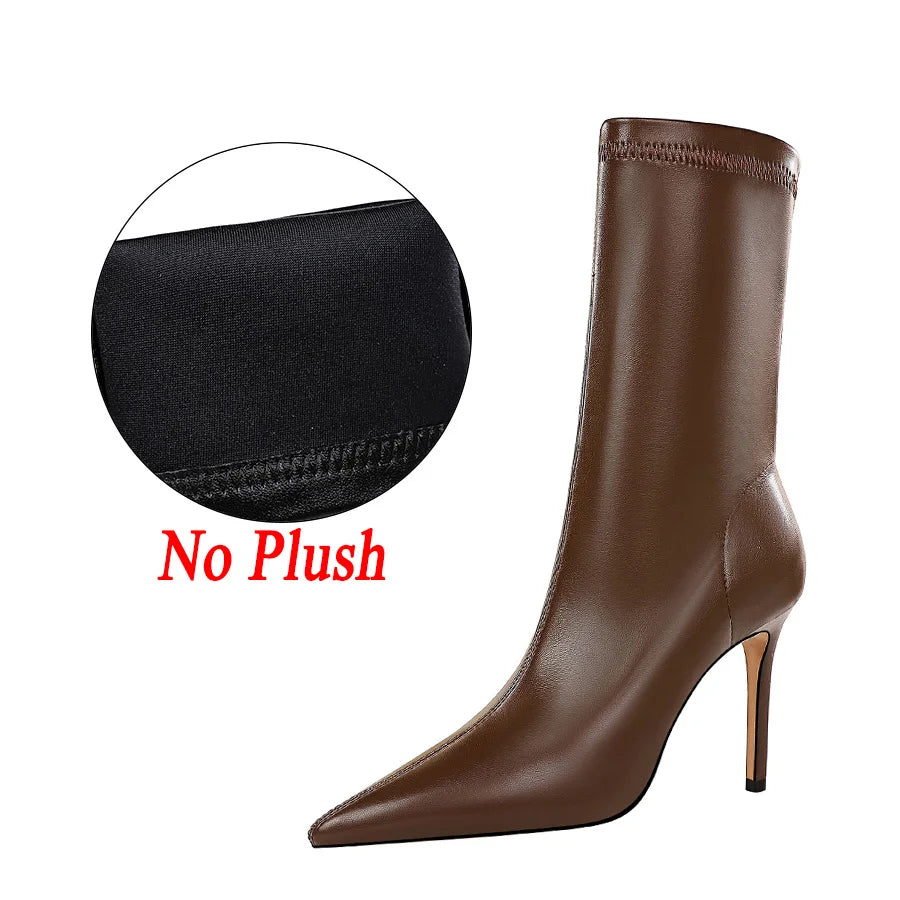 Sleek Noir Pointed-Toe Heeled Boots