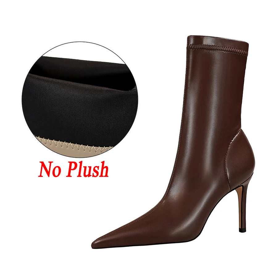 Sleek Noir Pointed-Toe Heeled Boots