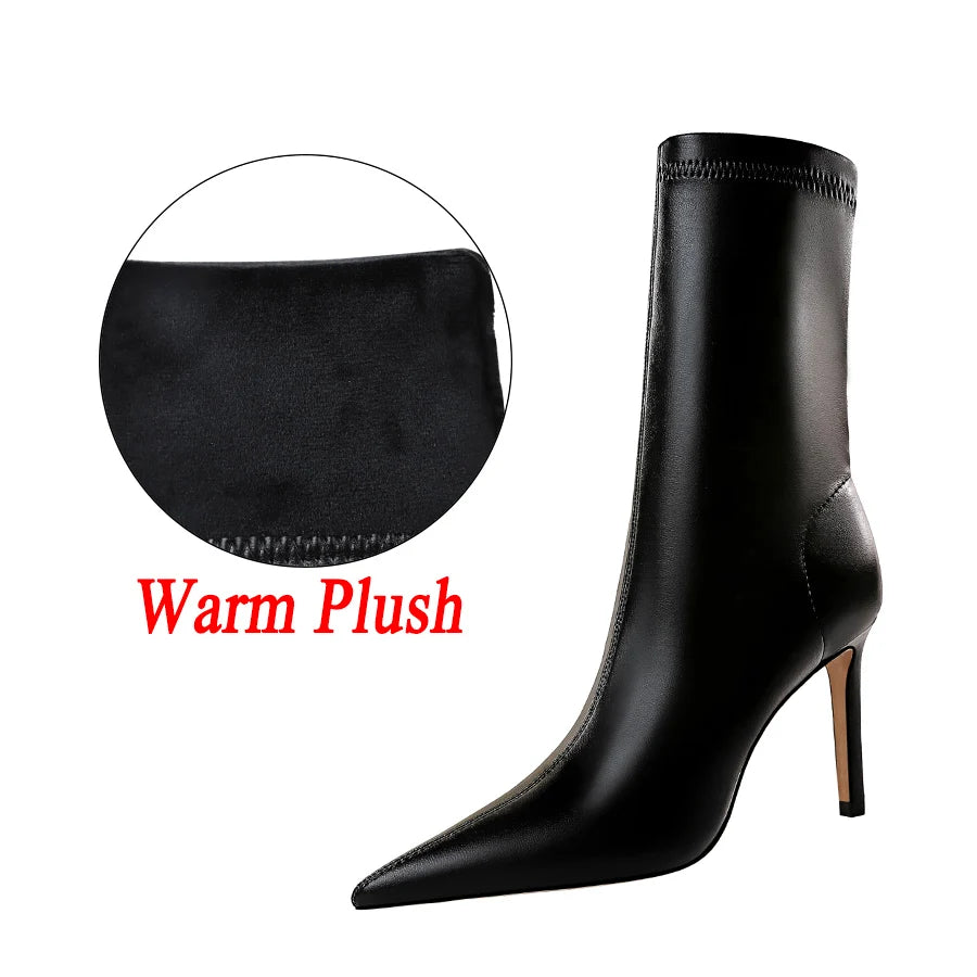 Sleek Noir Pointed-Toe Heeled Boots