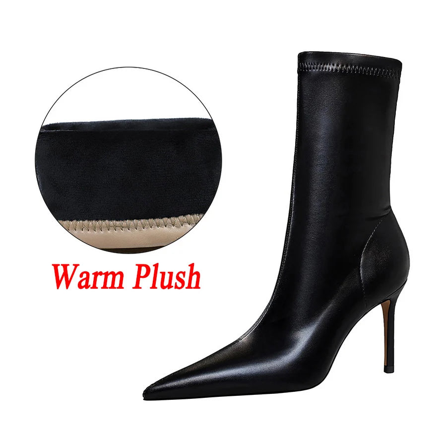 Sleek Noir Pointed-Toe Heeled Boots
