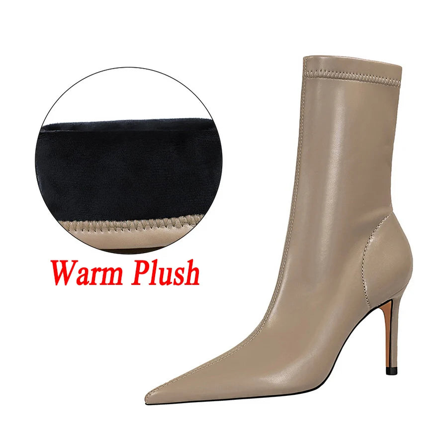 Sleek Noir Pointed-Toe Heeled Boots