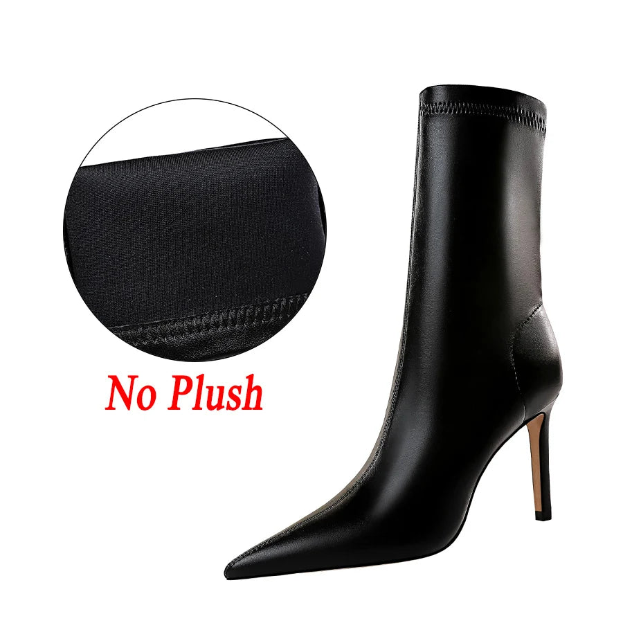 Sleek Noir Pointed-Toe Heeled Boots
