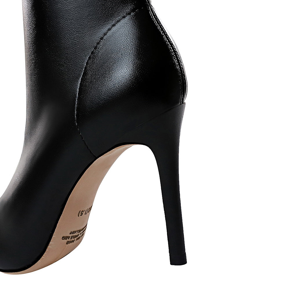 Sleek Noir Pointed-Toe Heeled Boots